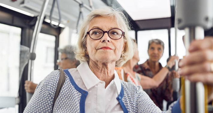 servizi trasporto anziani importanti aiuto badante como